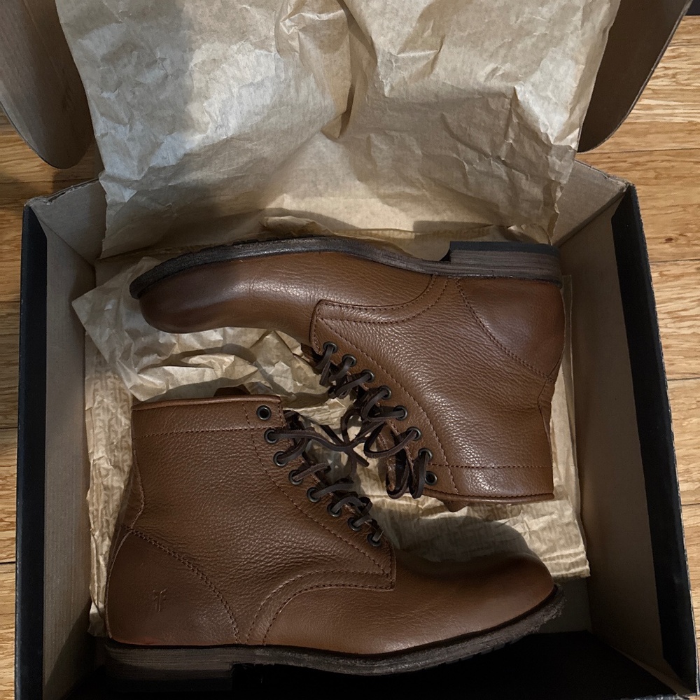 New in box men’s Frye Tyler Lace Up boot